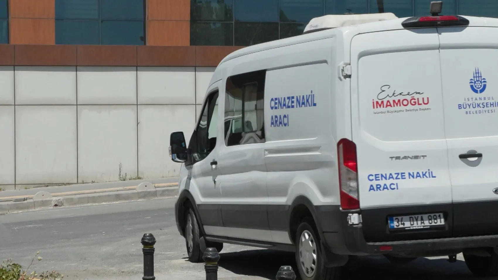 Silivri’deki minibüs kazasında ölen iki kişinin cenazesi ailelerine teslim edildi