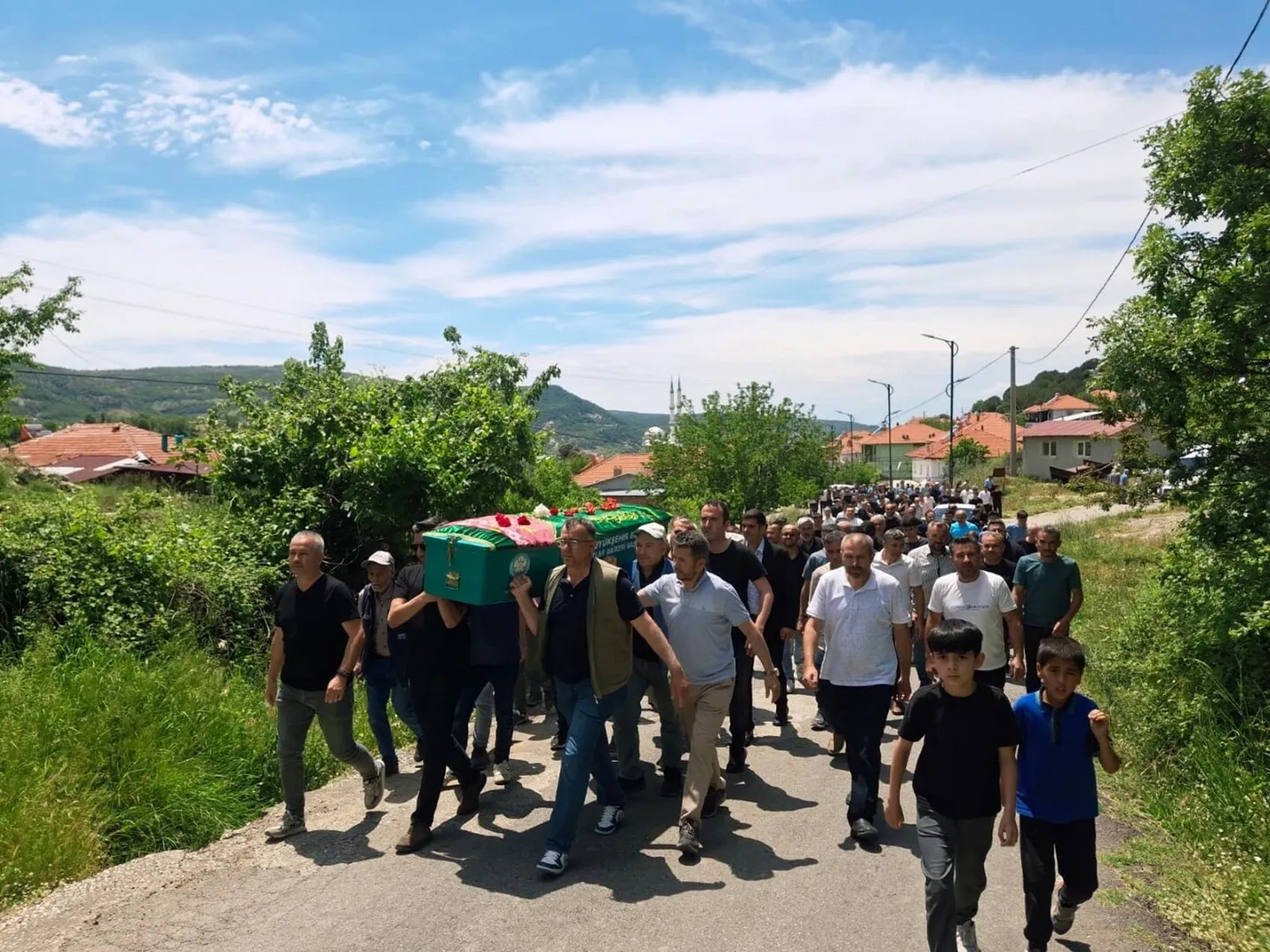 Manisa üniversite öğrencisi Zehra Kaçar'ı son yolculuğuna uğurladı