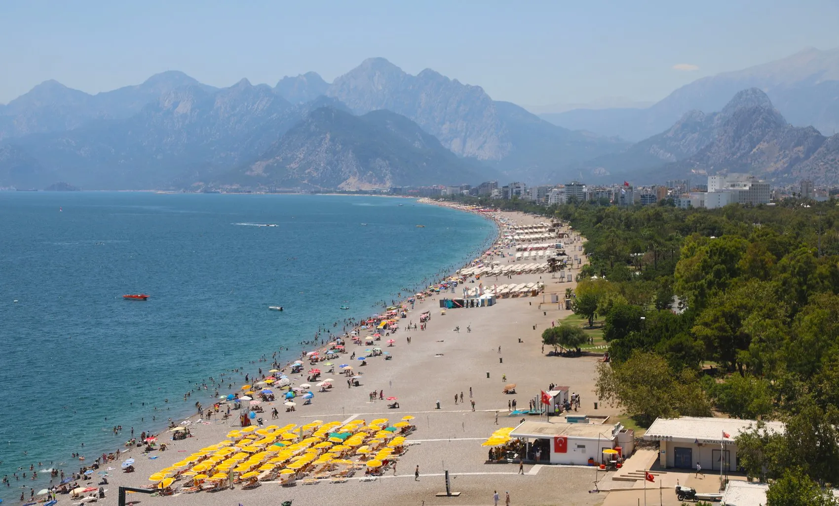 Antalya kavurucu sıcakla tanıştı sahil doldu taştı