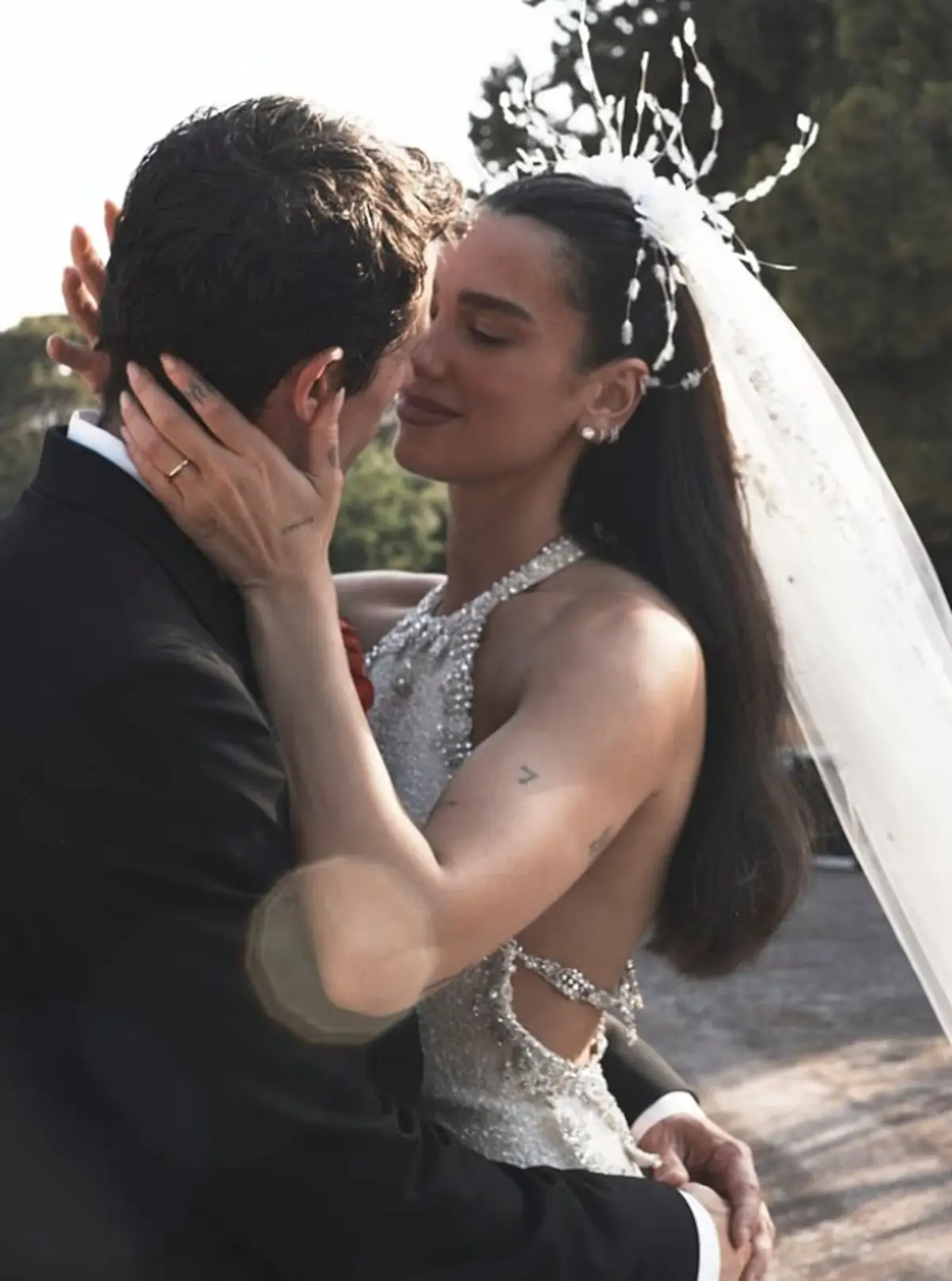 Dua Lipa 2 milyon dolarlık düğününde verdiği pozları paylaştı 4
