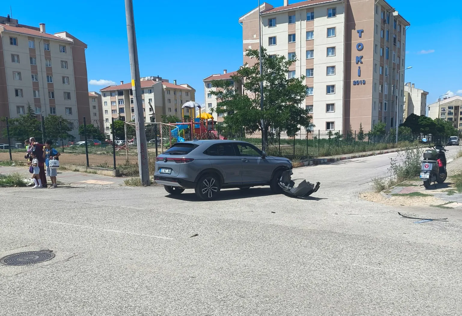 Kaskı takılıydı, 15 metre sürüklendiği kazadan sağ kurtuldu