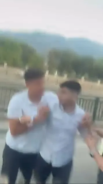 Bursa trafiğinde minibüsçülerin tehlikeli kavgası