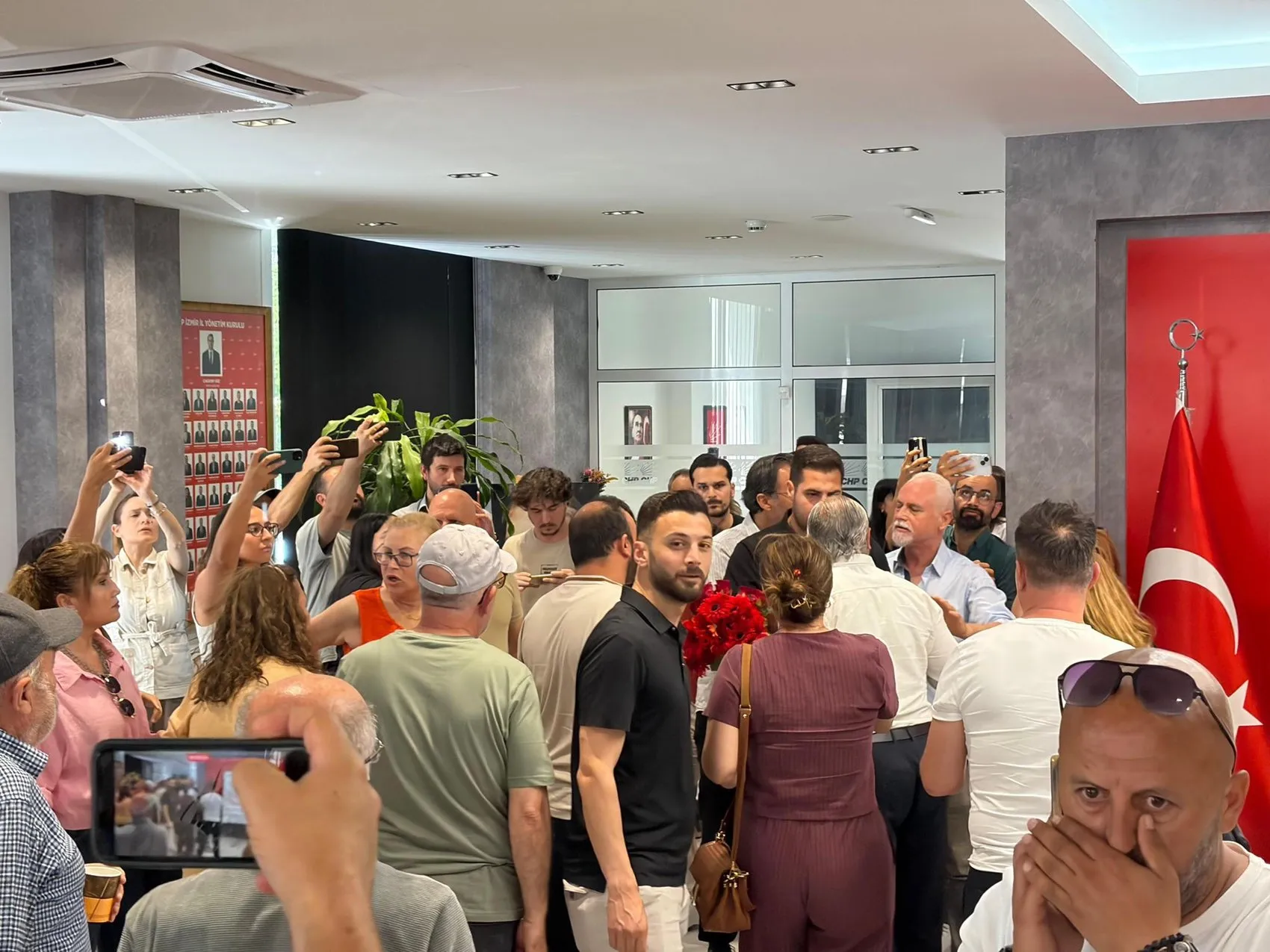 CHP İzmir teşkilatında koltuk krizi büyüyor