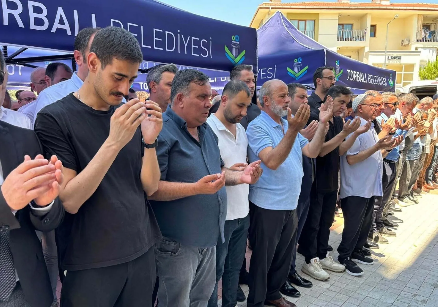 Genç öğretmen Irmak Ayşe Koparan memleketinde toprağa verildi