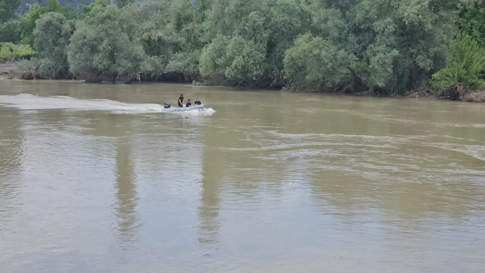 Tokat'ta çaya düşen iki genci arama çalışmaları beşinci gününe girdi