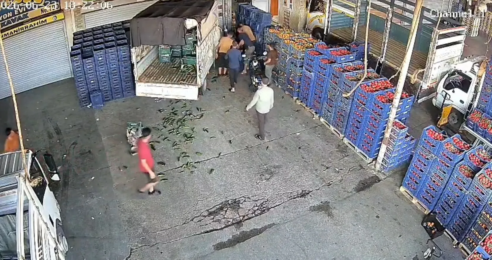 Adana’da hal kompleksinde dehşet anları kameraya yansıdı