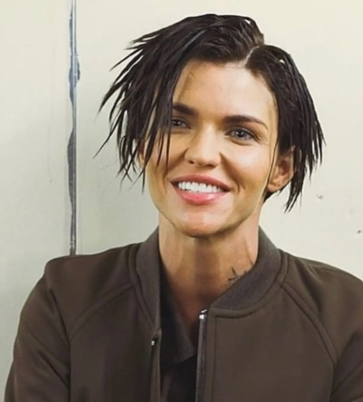 Ruby Rose havuz kazası geçirdi: İki kaburgası kırıldı 2
