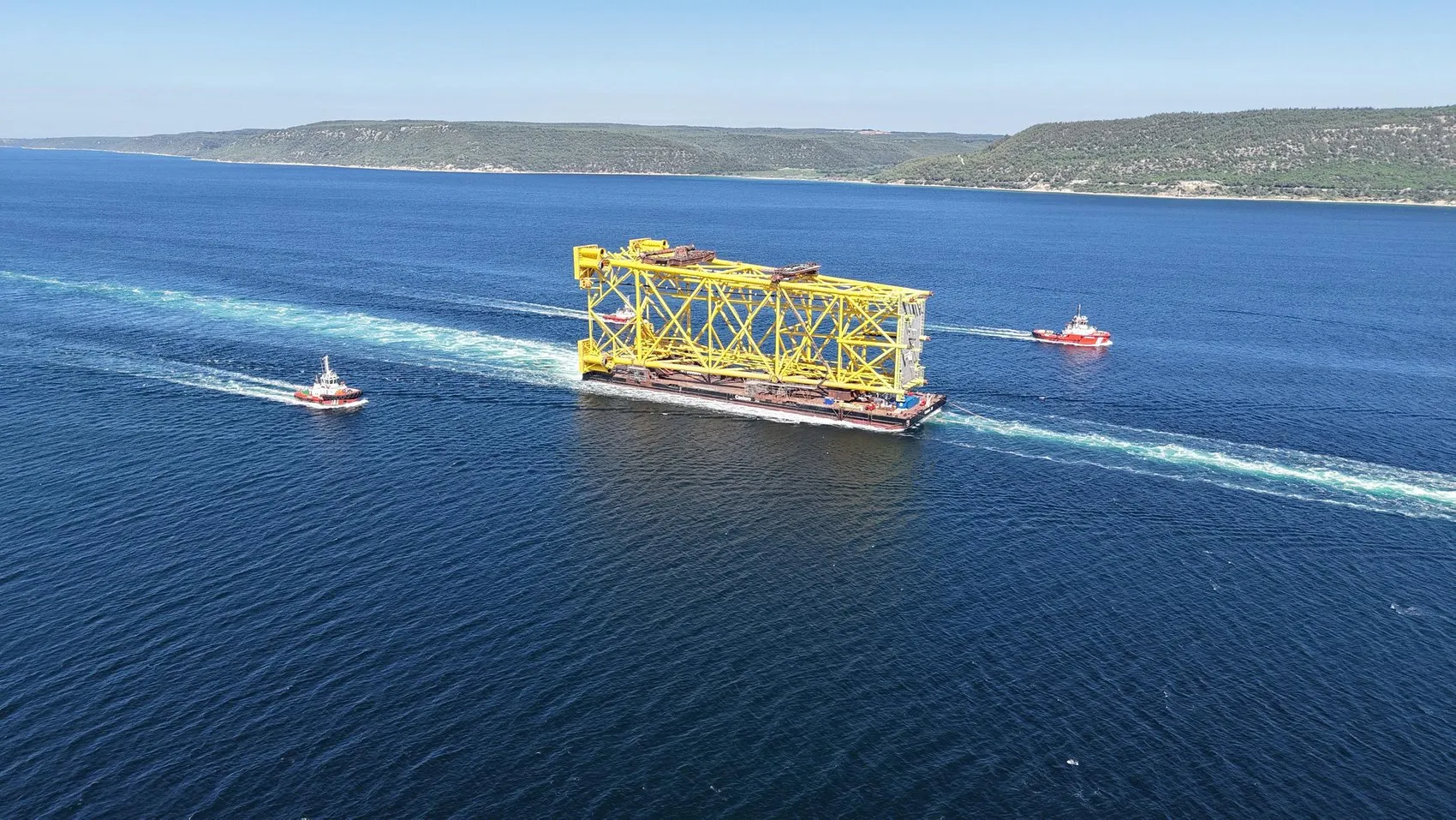 Çanakkale Boğazı dev sondaj platformu için trafiğe kapandı