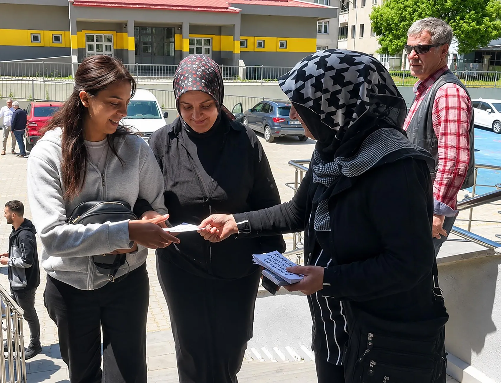Erzurum Lalapaşa Mahallesi yeni muhtarını seçmek için sandık başında