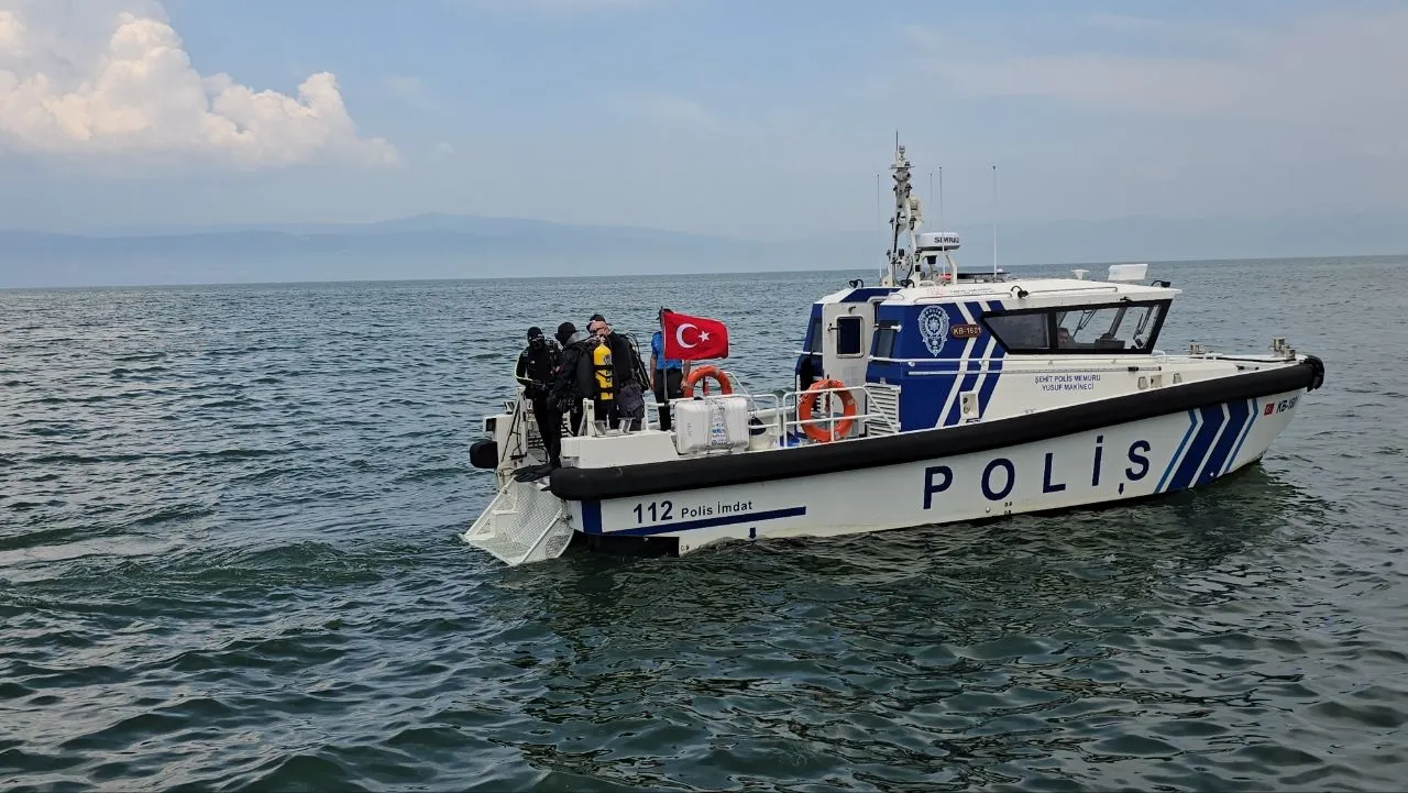 Mudanya denizinde temizlik operasyonu 2,5 ton çöp çıktı