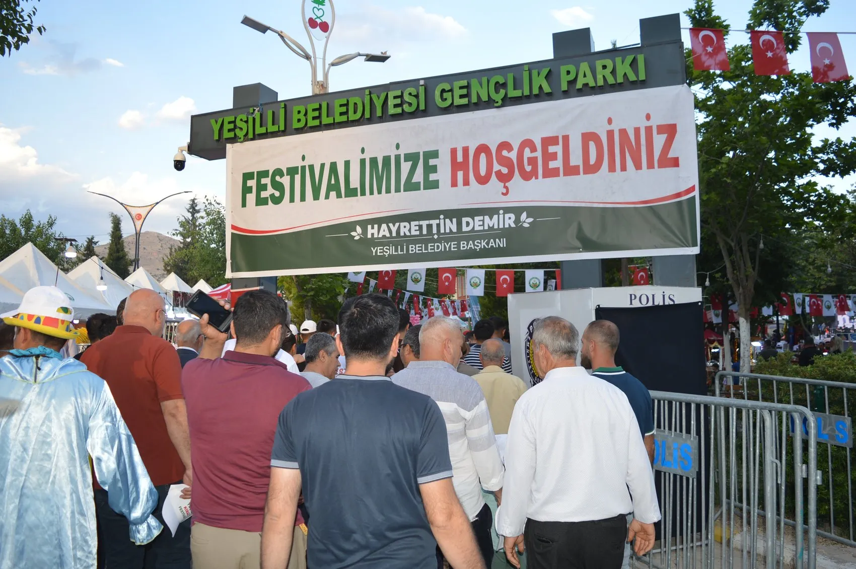 Mardin Yeşilli’de kiraz mevsimi büyük bir coşkuyla kutlanıyor