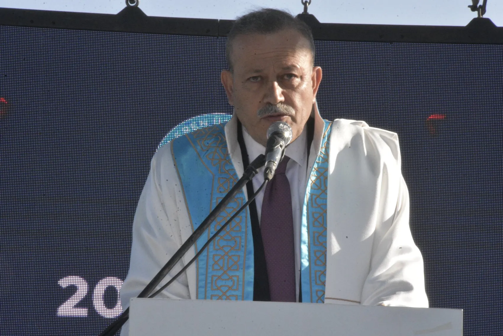 Bitlis Eren Üniversitesi'nde 2 bin 800 genç diplomayı aldı