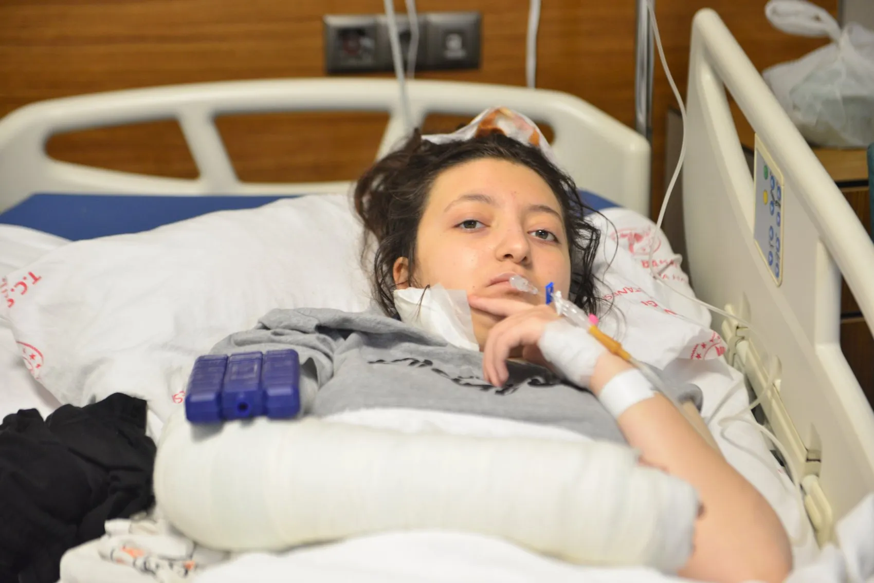 12’nci kattan düşen Ecrin hayata tutundu ve iyilik sözü verdi