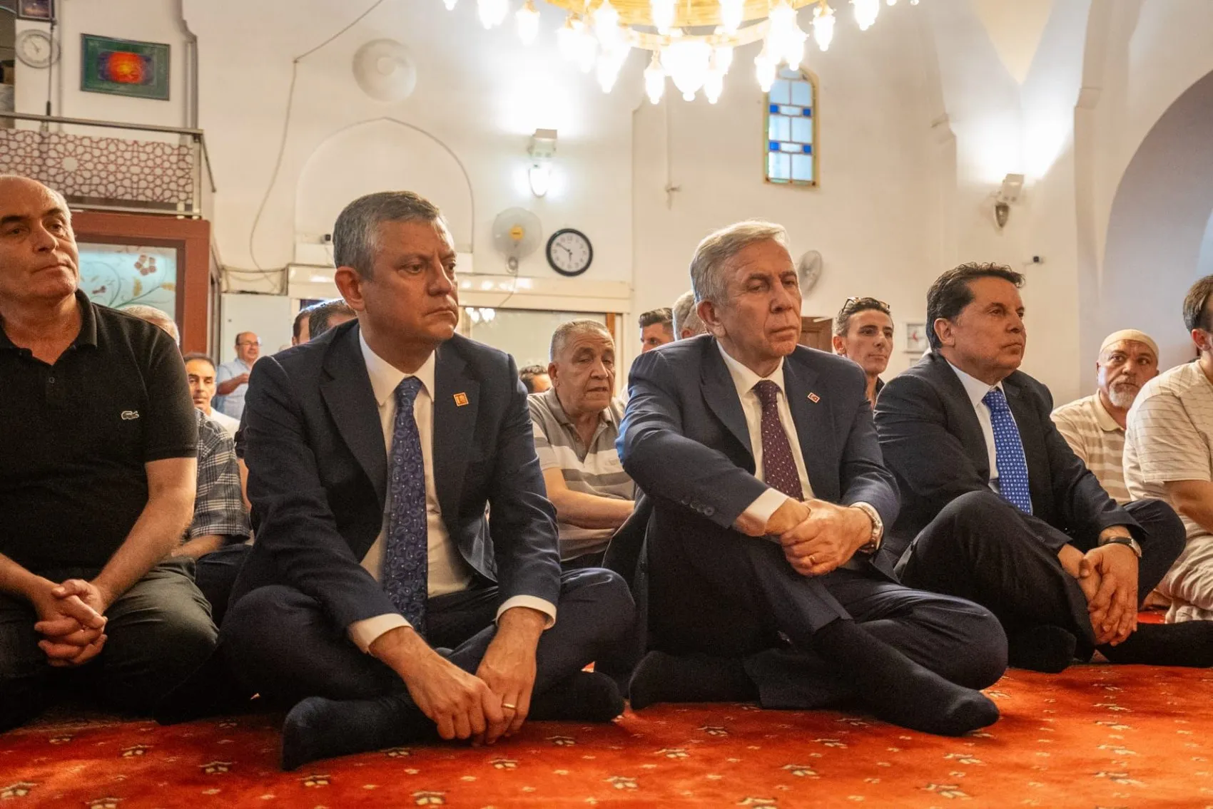 Ferdi Zeyrek anmasında Özgür Özel ve Mansur Yavaş buluşması