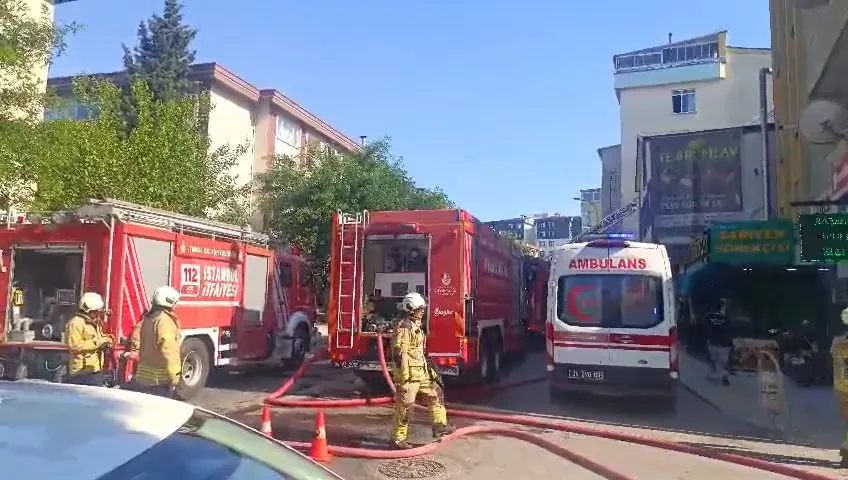 Tuzla'da alevler iki binayı birbirine kattı