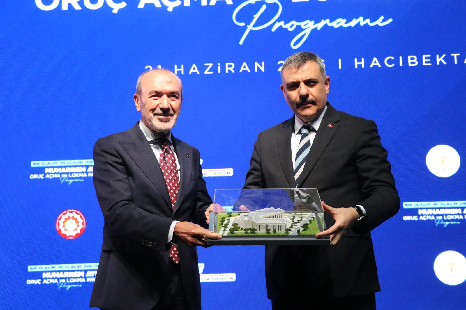 Bakan Çiftçi Nevşehir’de Muharrem lokmasını paylaştı