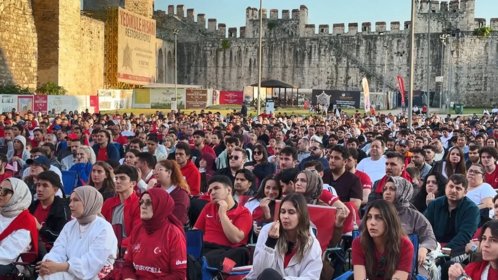 Yedikule Hisarı'nda dev ekranda milli heyecan