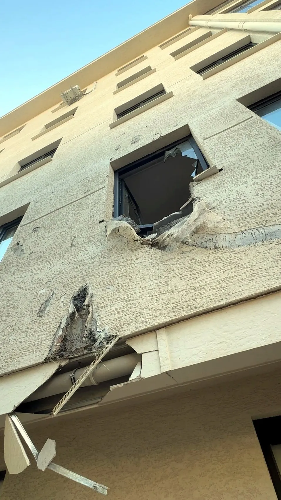 Avcılar'da kentsel dönüşüm yıkımı komşu binayı harabeye çevirdi