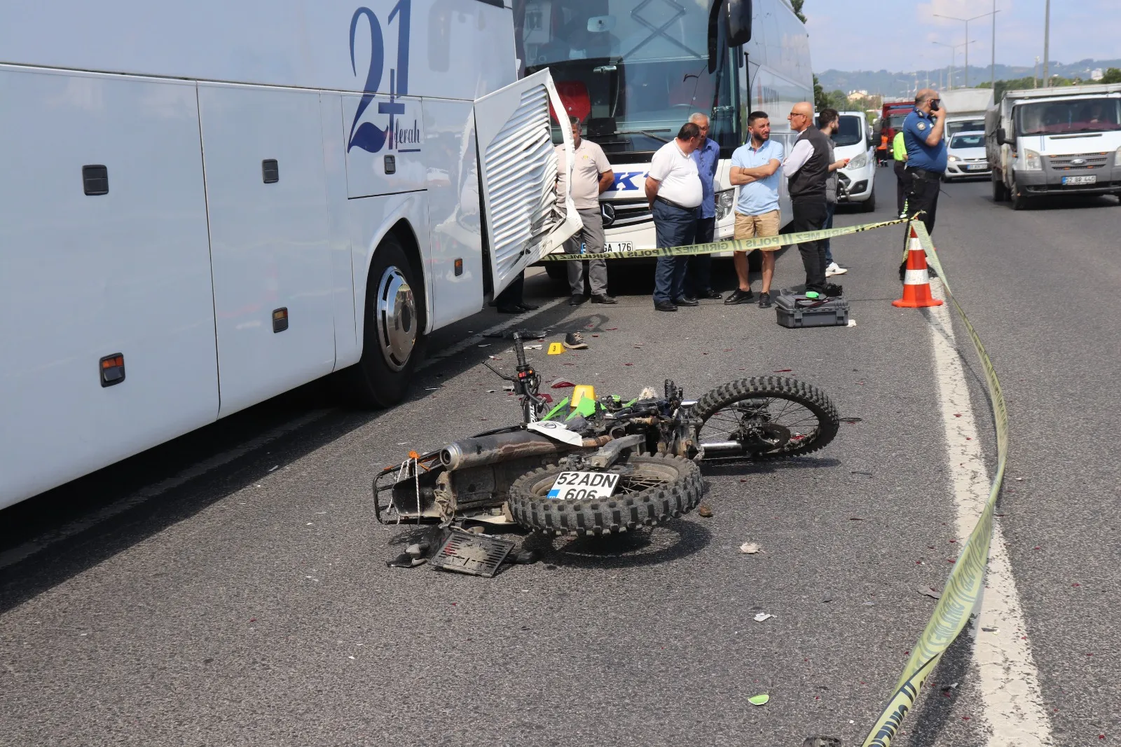 Ordu'da emniyet şeridindeki otobüse çarpan motosiklet sürücüsü hayatını kaybetti