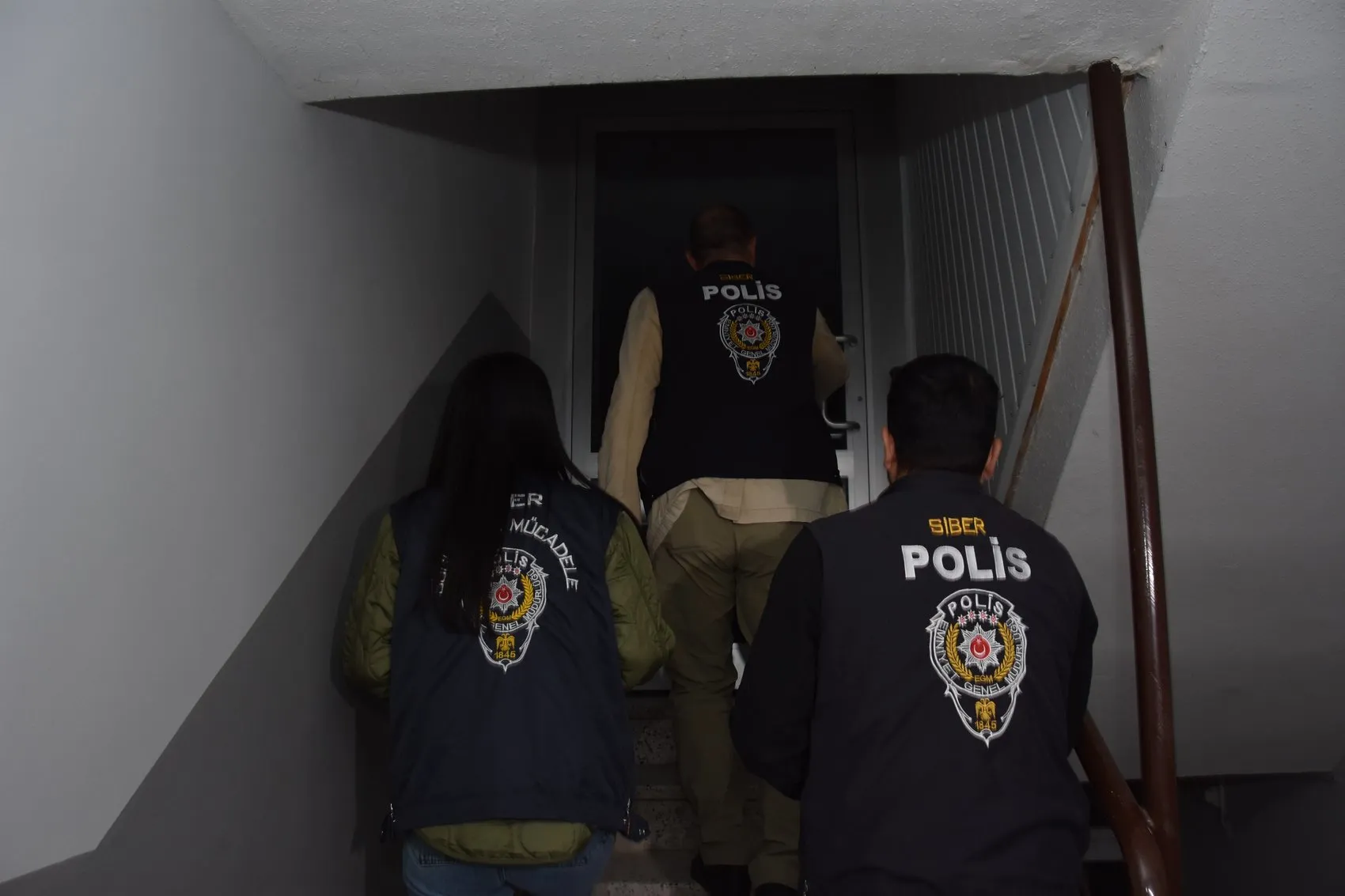 Faizsiz kredi tuzağıyla 120 milyon liralık vurgun yapan çeteye operasyon
