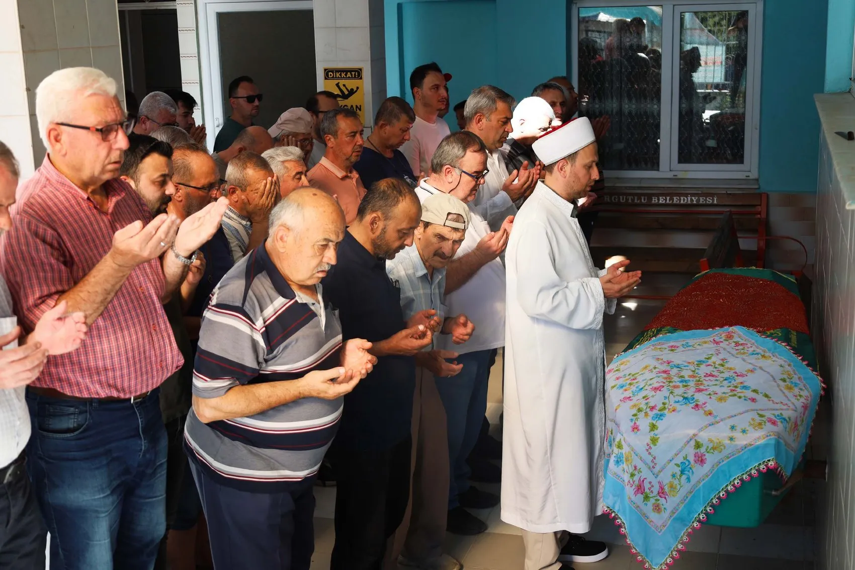 Uzaklaştırma kararına rağmen eşini öldürdü