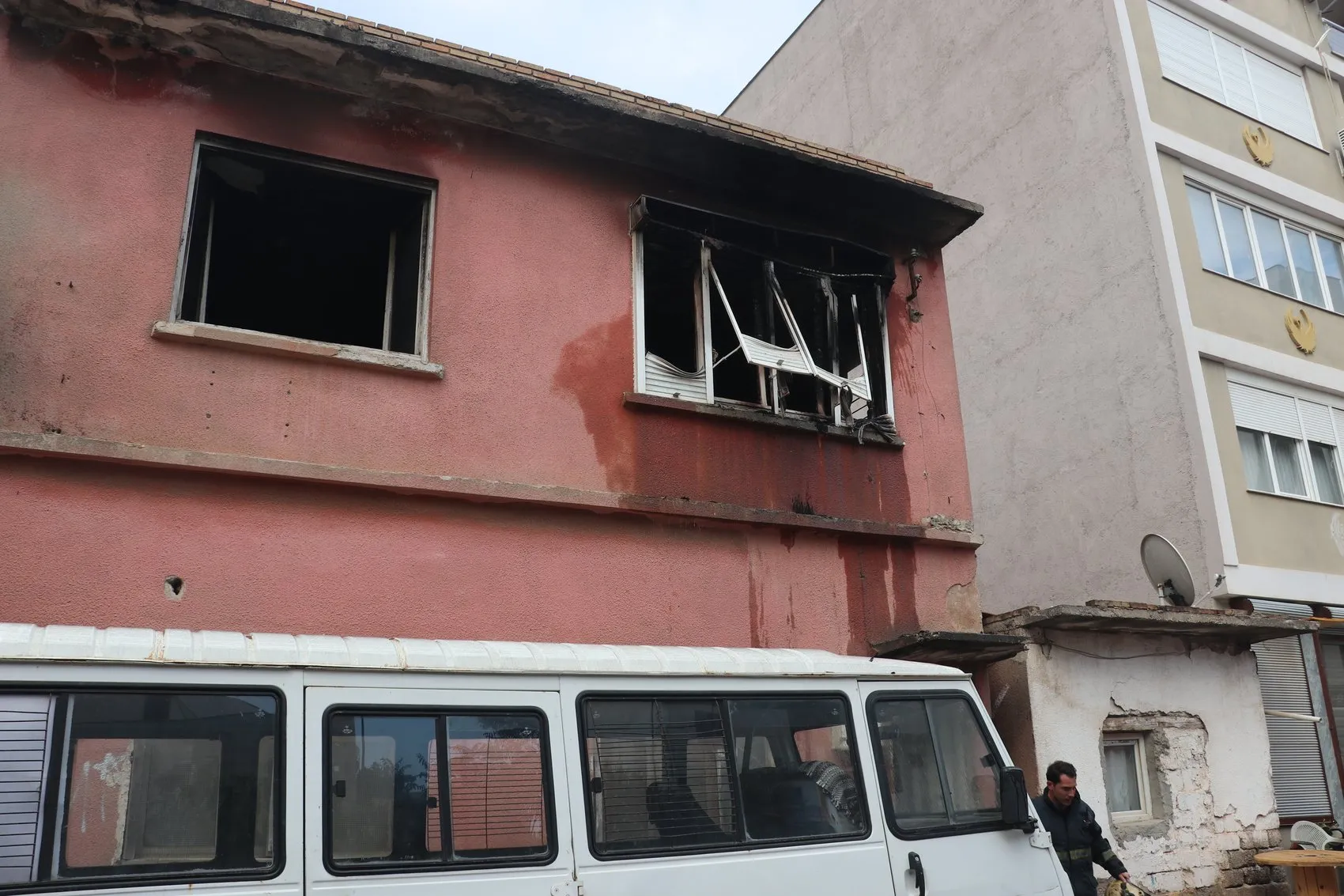 Antalya Muratpaşa'da müstakil evde korkutan yangın