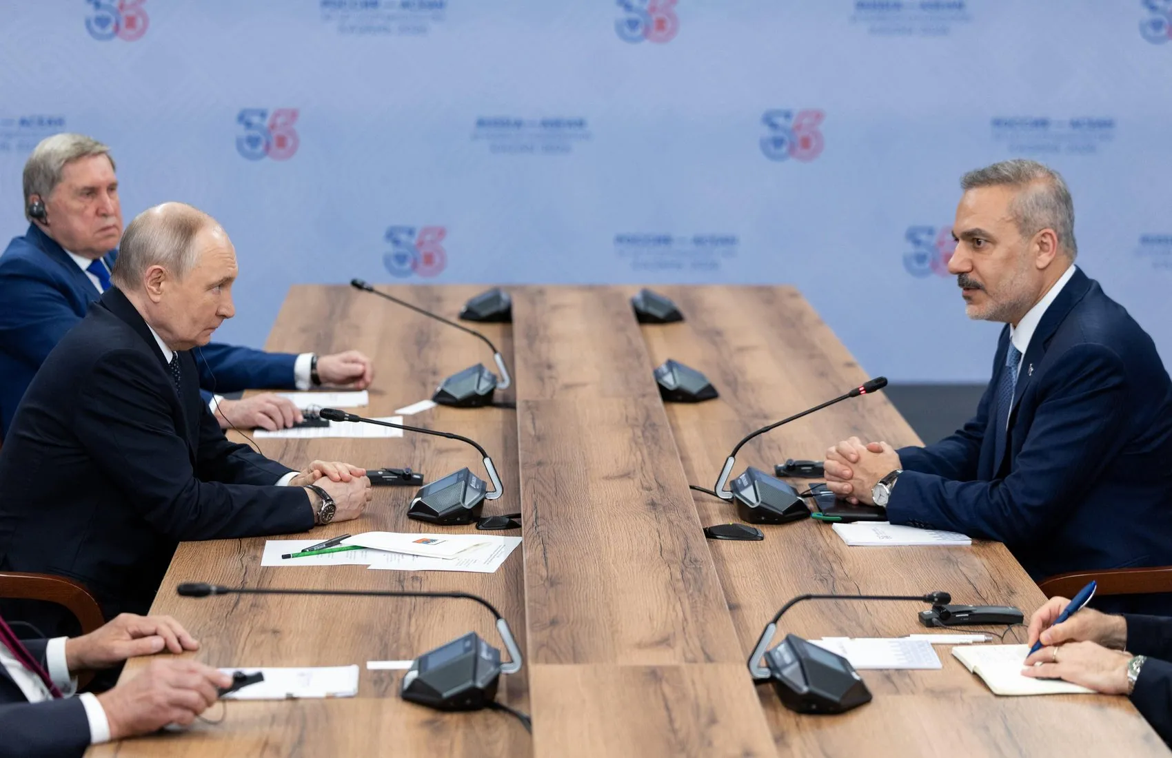 Fidan Kazan’da Putin ile masaya oturdu