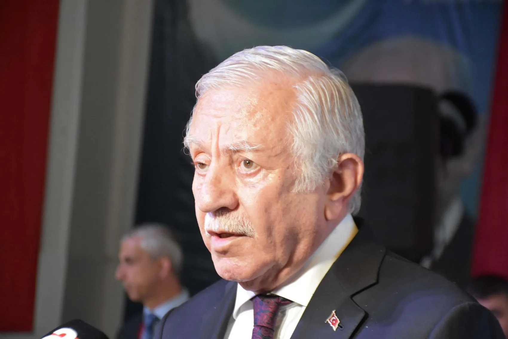 Celal Adan İzmir siyasetindeki istifa krizini değerlendirdi