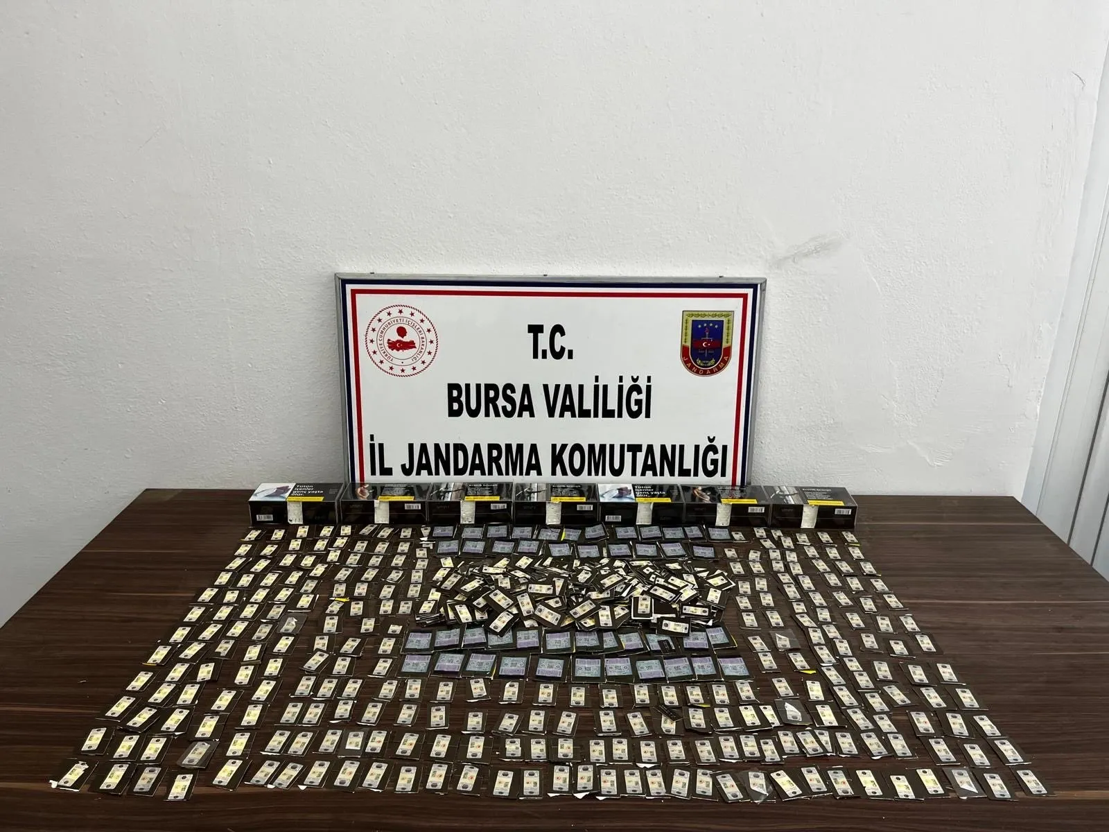 Bursa'da kaçak sigara imalathanelerine baskın