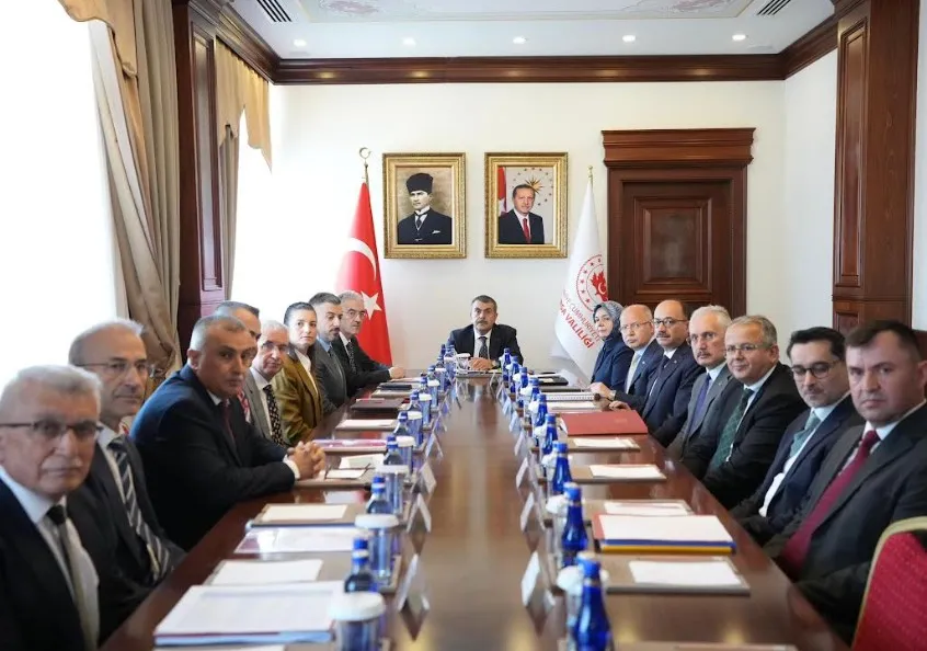 Bakan Tekin 750 bin sınıf üzerinden yeni eğitim verilerini paylaştı