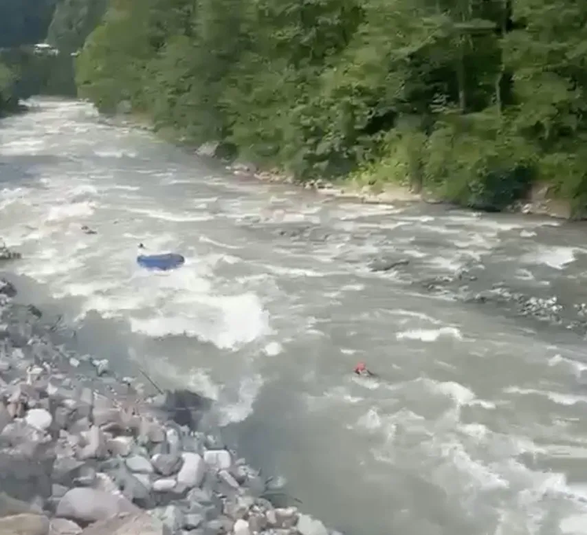 Rize’de acı kaza Kayıp genci arayan AFAD botu devrildi
