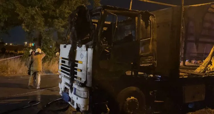 Büyükçekmece’de gece yarısı TIR yangını