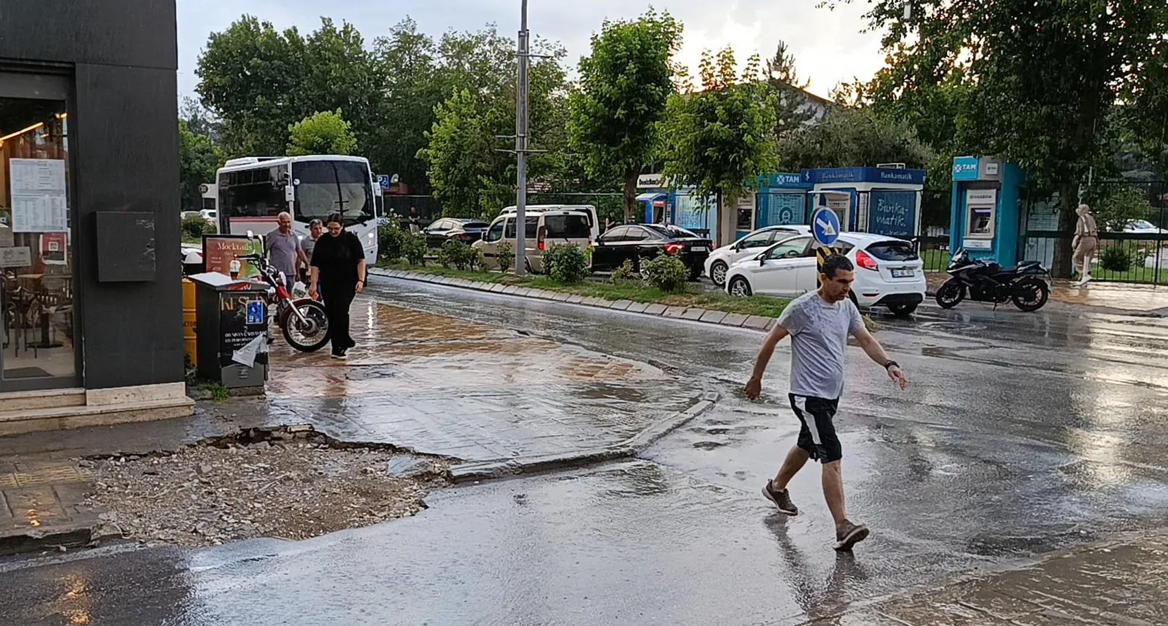 Trakya’da sağanak hayatı felç etti