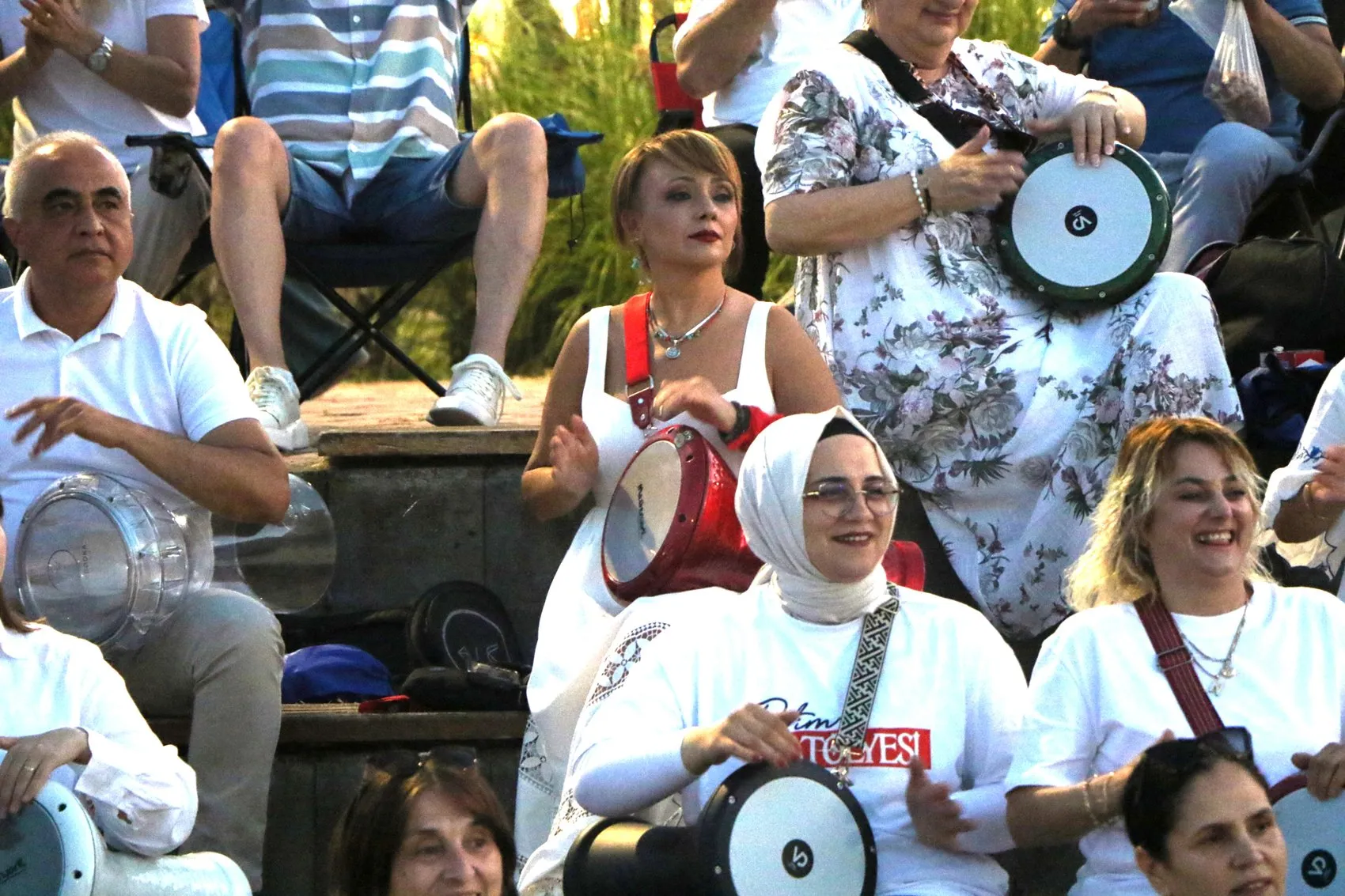 Samsunlu kadınlar darbuka başında stres atıyor