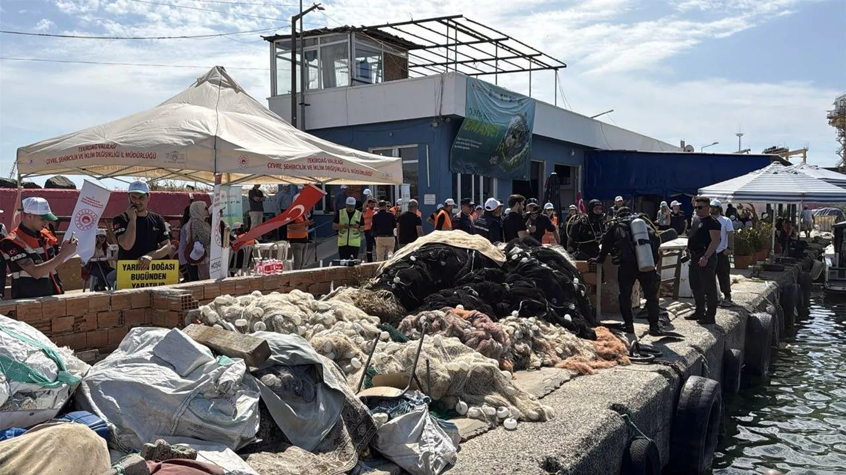 Tekirdağ denizinde temizlik operasyonu Çöpler sergilenince gerçek ortaya çıktı