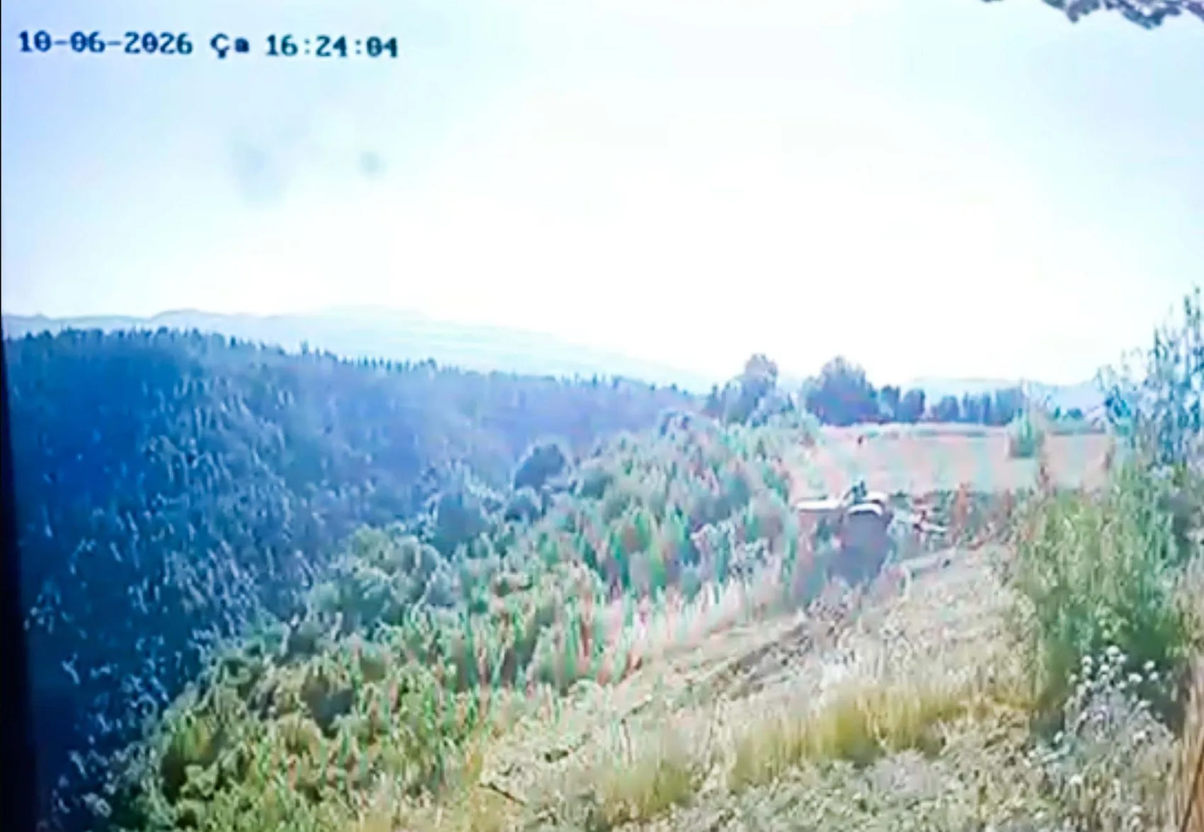 Manisa'da tarlada can pazarı Traktör kazası kamerada