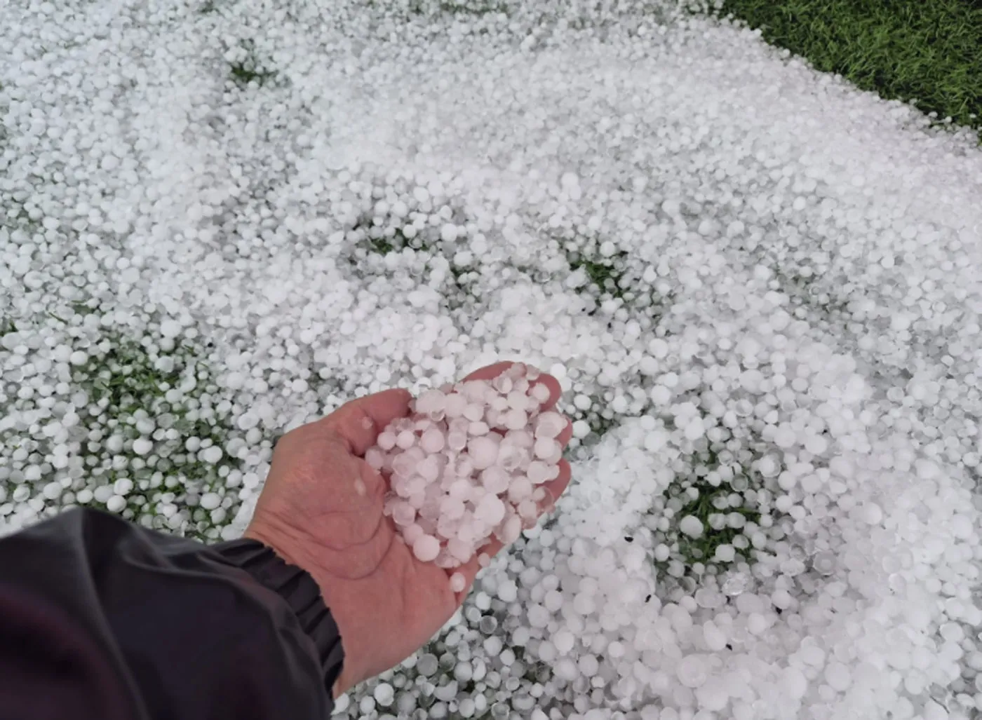 Denizli'yi vuran sağanak trafik felç etti