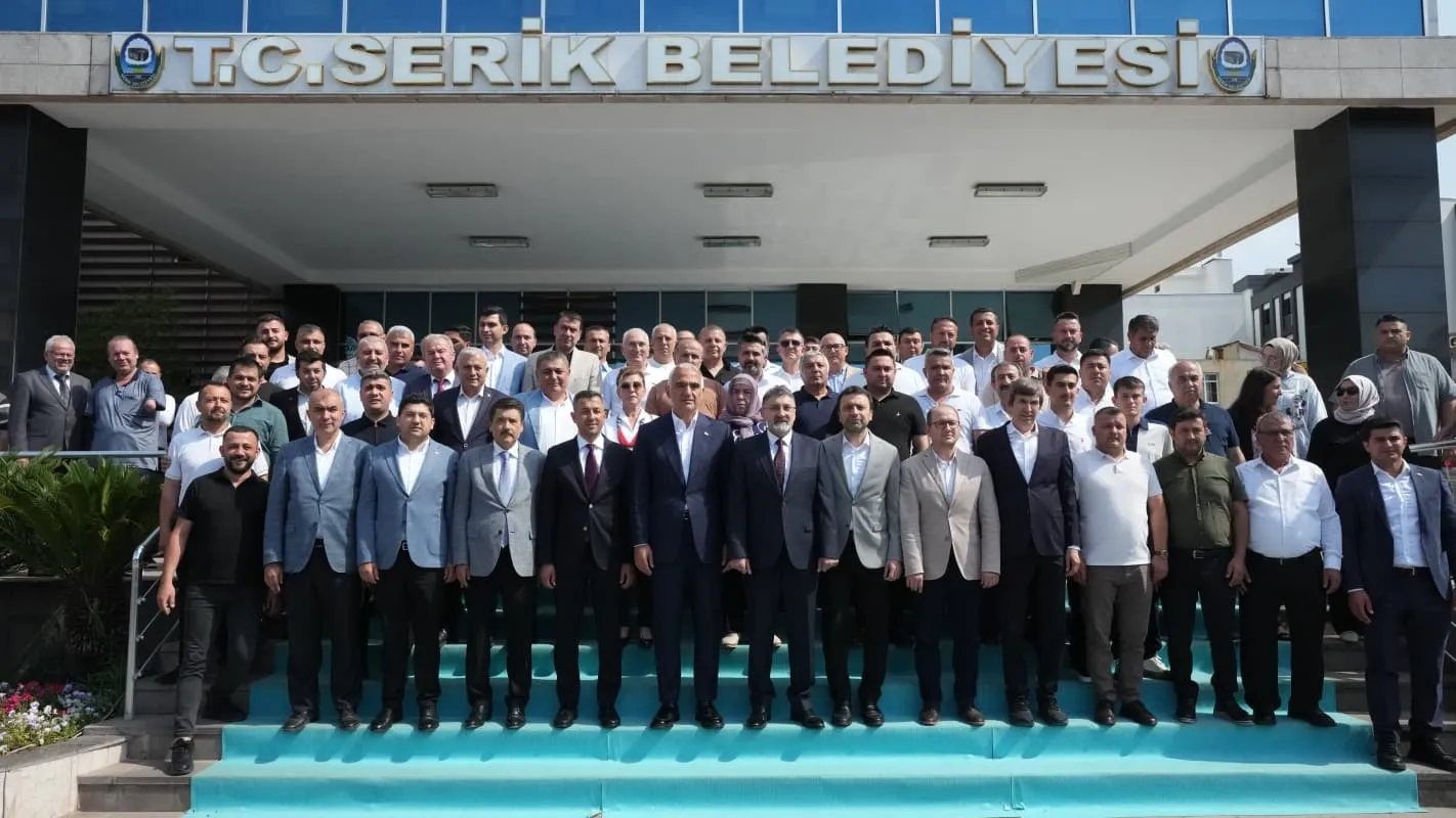 Bakan Ersoy Antalya ziyaretinde nikah masasına oturdu
