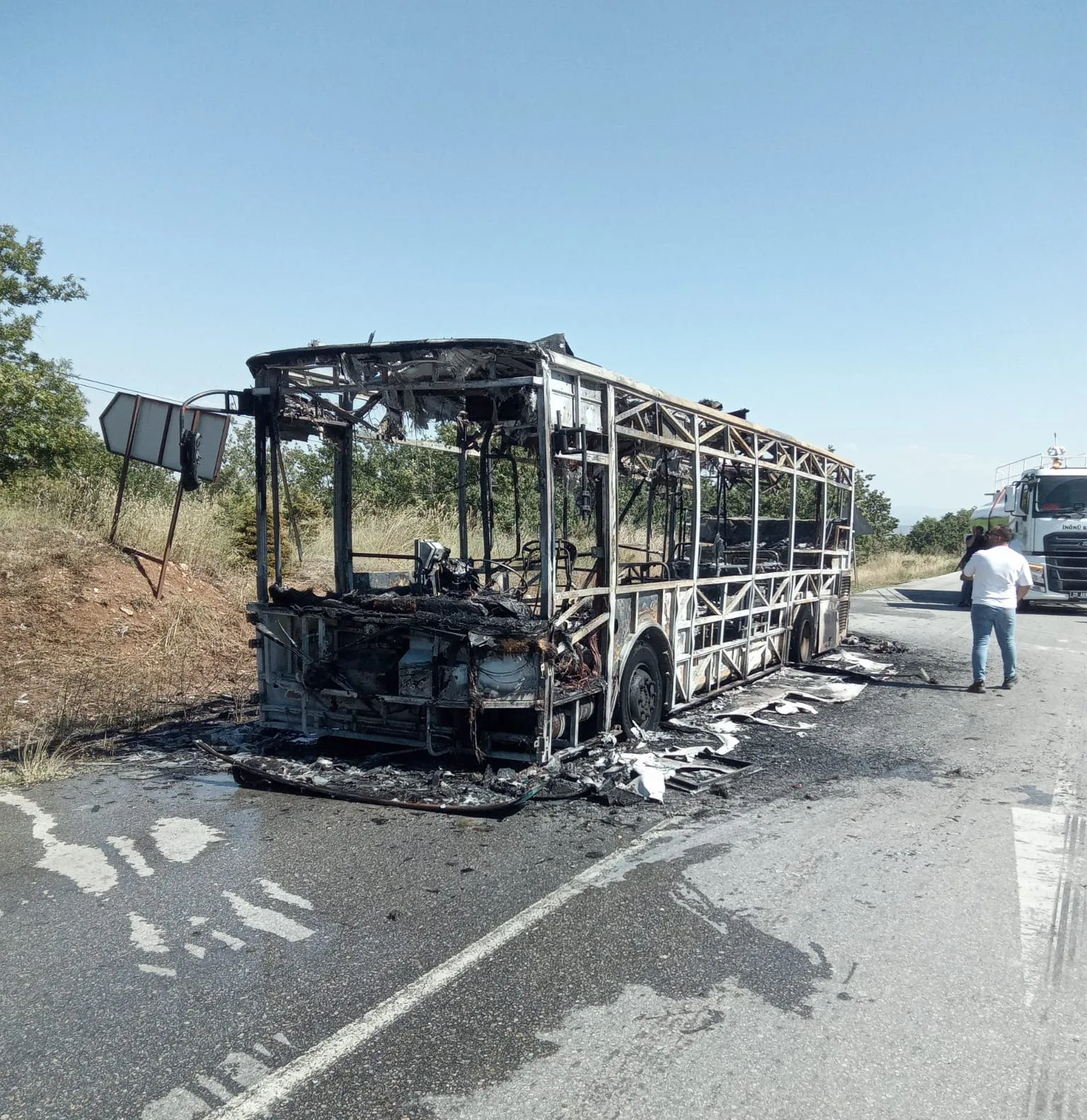 Eskişehir yolunda seyir halindeki belediye otobüsü küle döndü