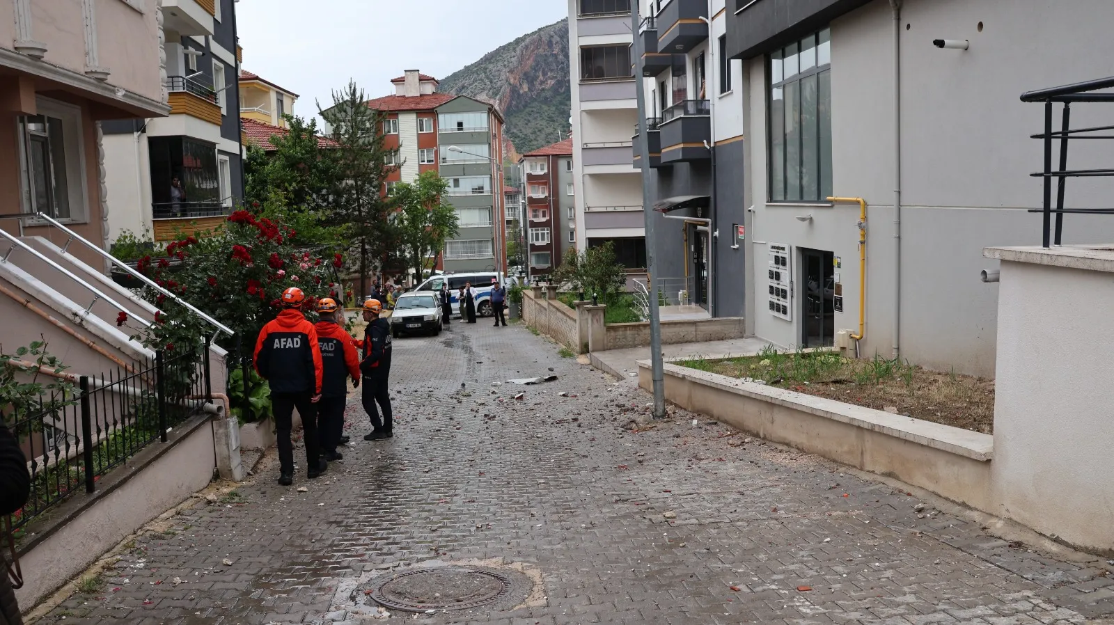 Amasya'da apartmana yıldırım isabet etti