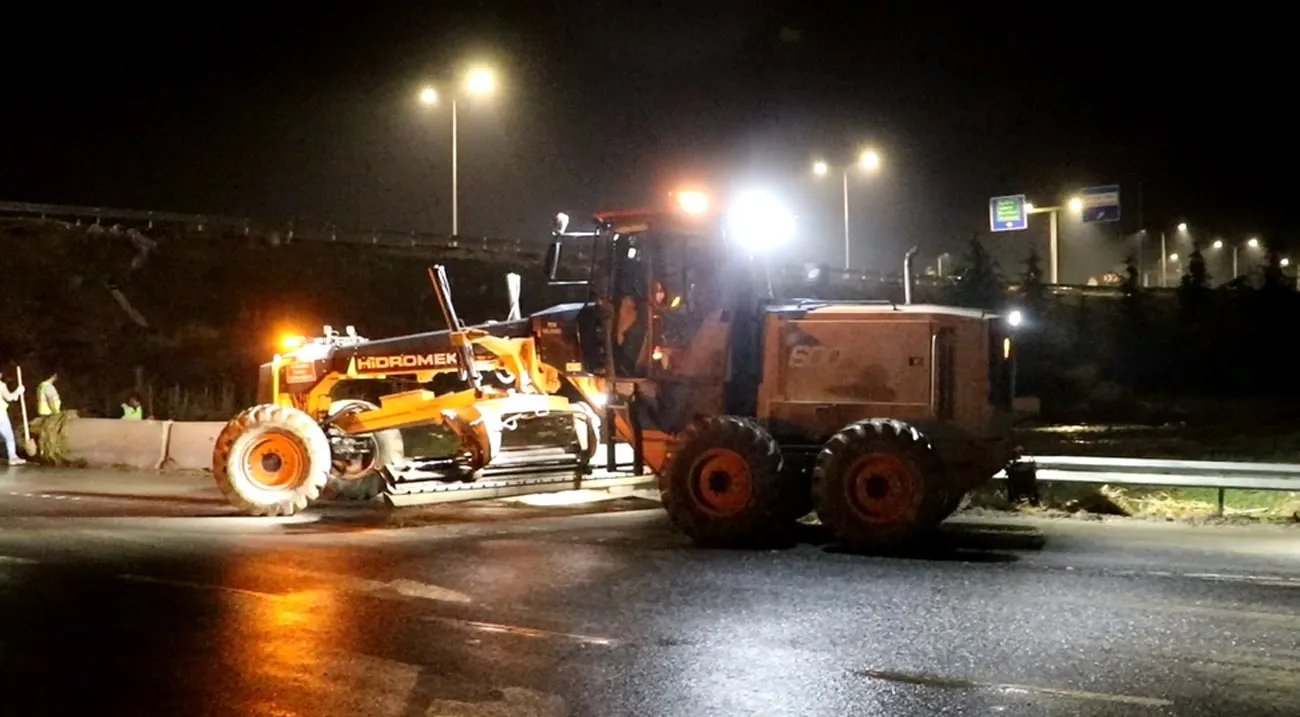 Denizli'yi vuran sağanak trafik felç etti
