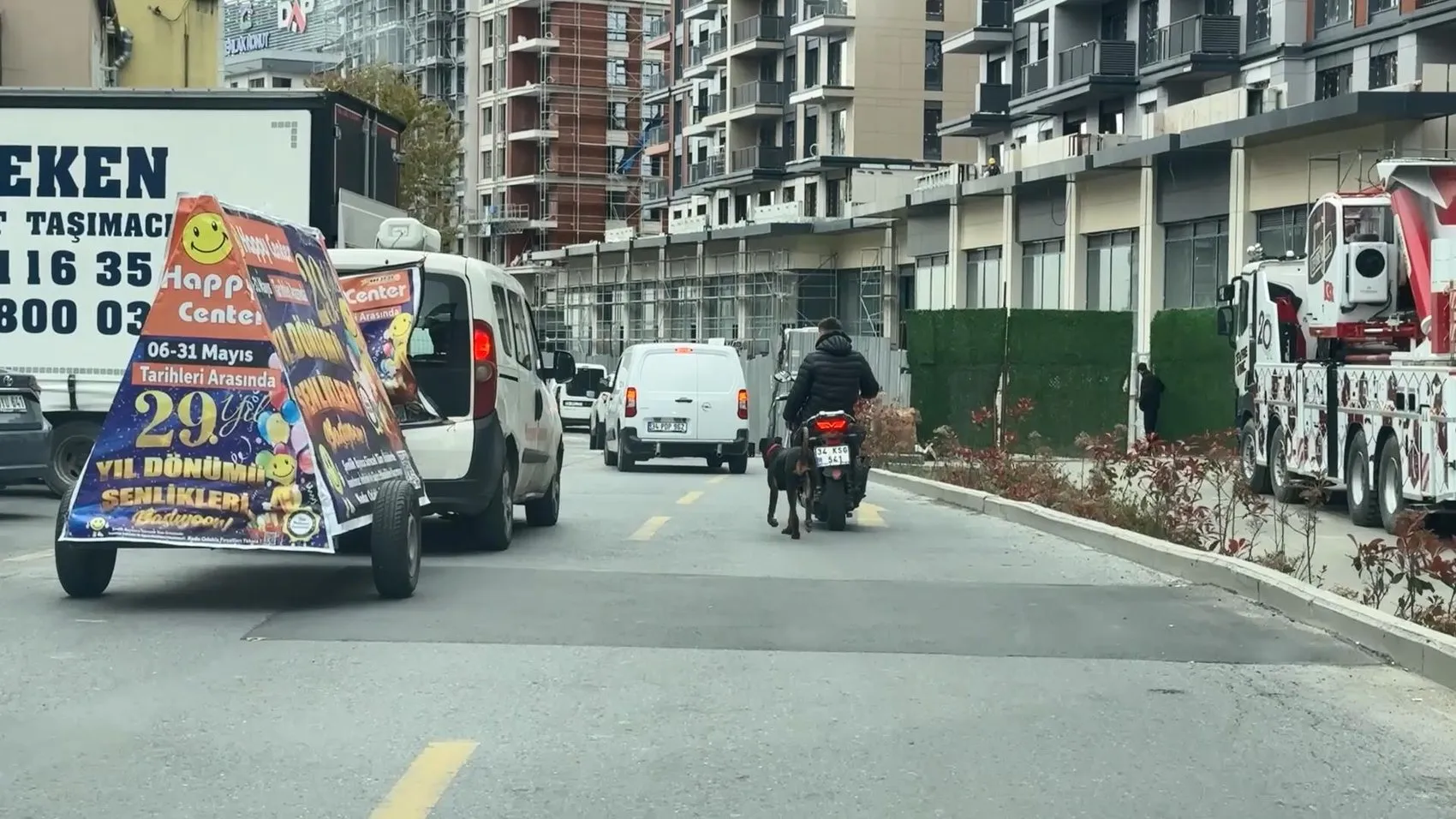 Seyrantepe’de motosikletle köpeğini koşturan sürücüye para cezası verildi