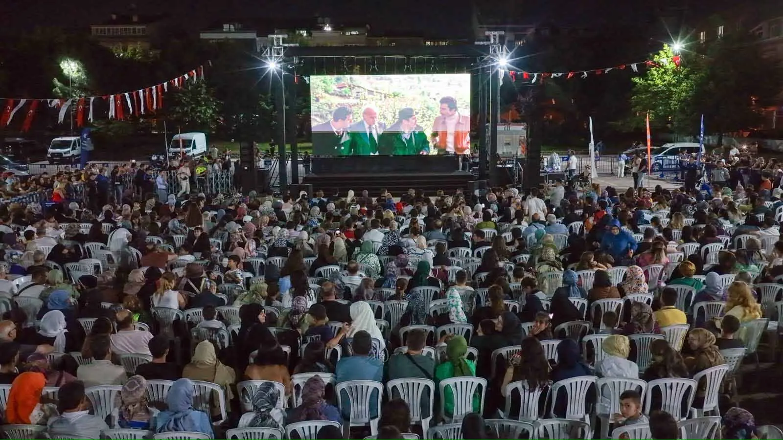 Türkan Şoray Sultangazi’de Kadir İnanır’ı andı