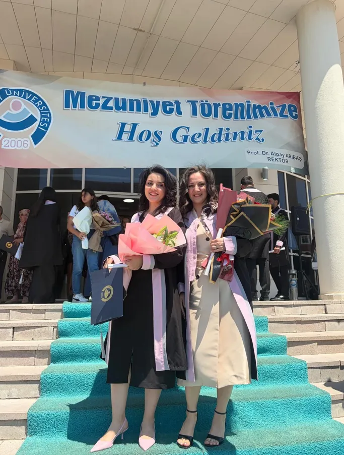 44 yaşında üniversiteyi dereceyle bitirerek herkese ilham oldu