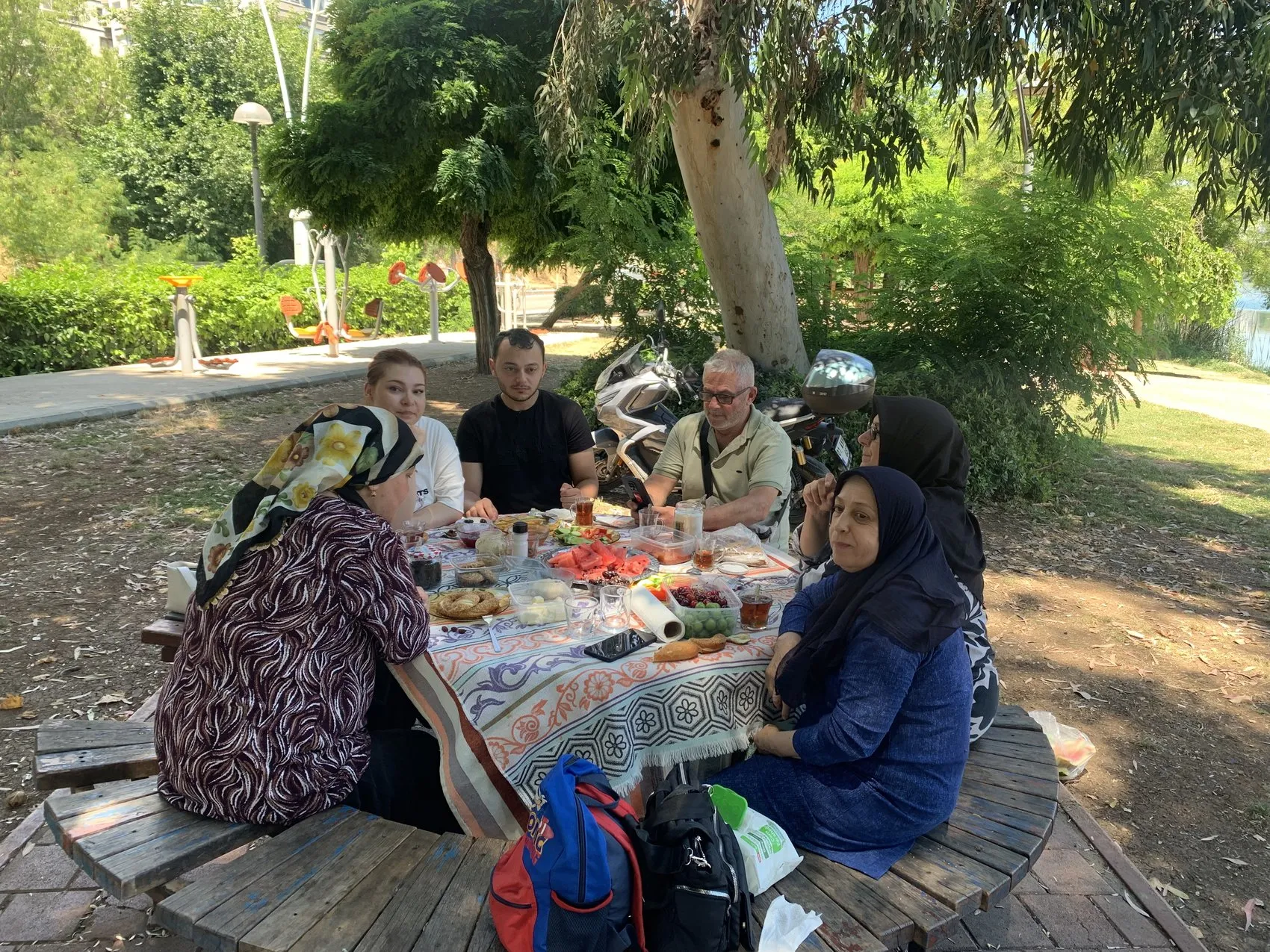 Adana sıcağında nehir kenarı mesaisi
