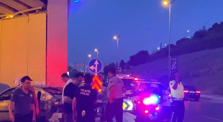 Bakırköy'de akşam trafiğinde ağır kaza