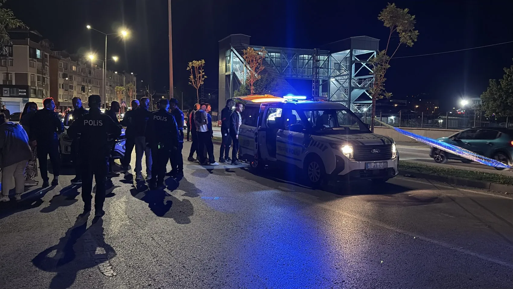 Sivas'ta motosiklet kazası sonrası iki otomobil çarptı