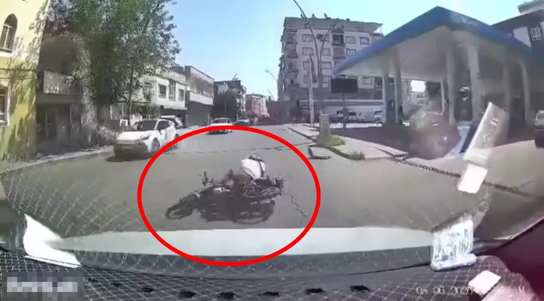 Batman'da akaryakıt istasyonu yolunda motosikletli kaza yaptı