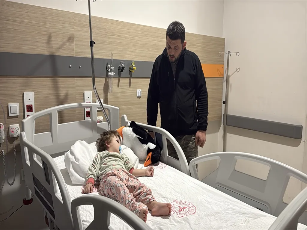 Bebeğiyle saldırıya uğrayan babanın davasında tahliye kararı