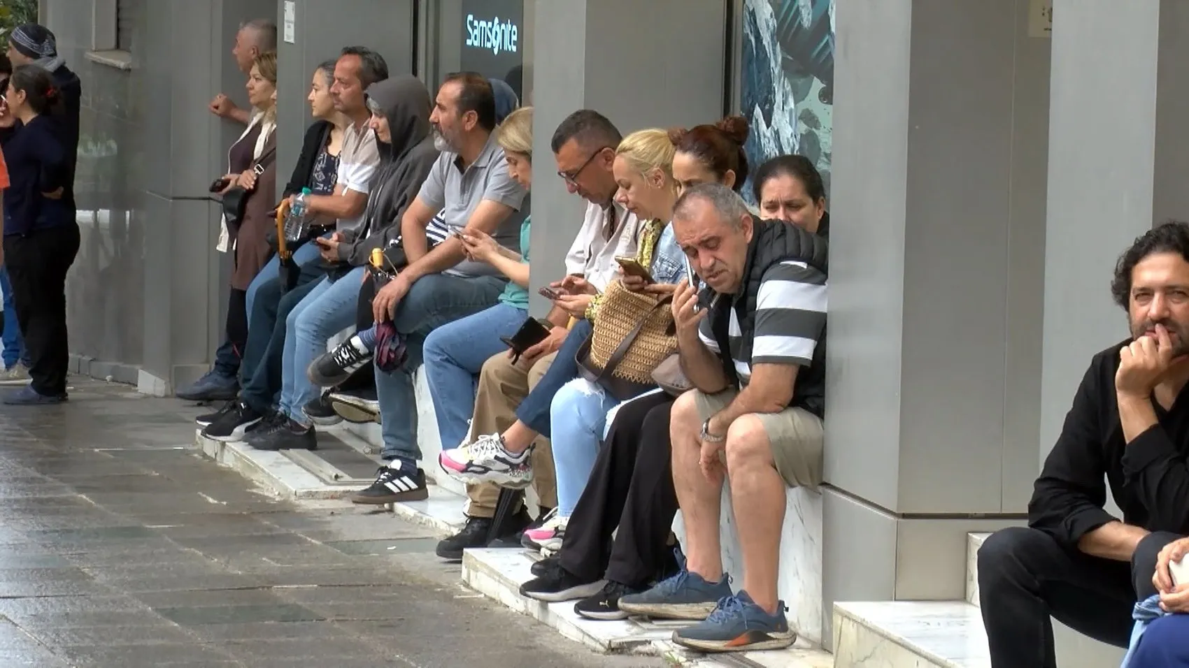 LGS heyecanında yanlış okul paniği Veliler yardıma koştu